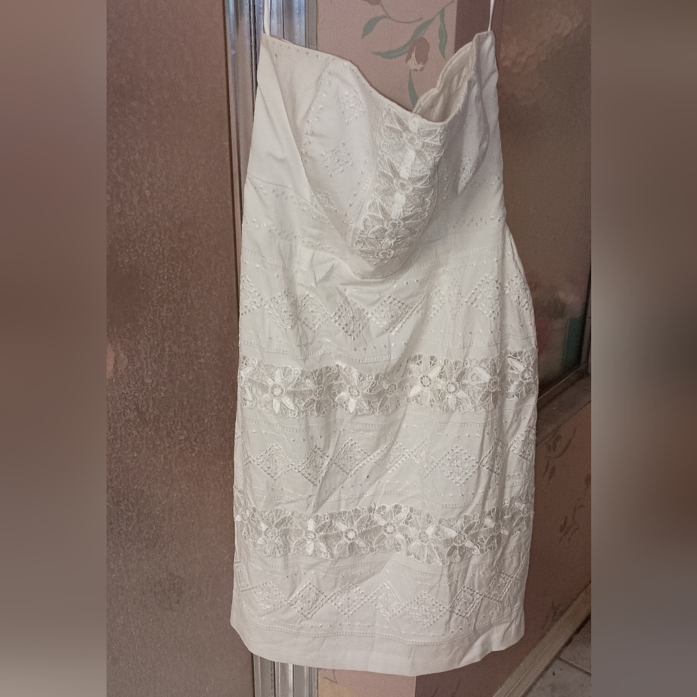 White House Black Market Size 10 White Lace Strapless Dress